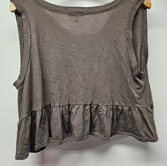 Truly Madly Deeply Urban Outfitters cropped flowy top - Picture 3 of 4